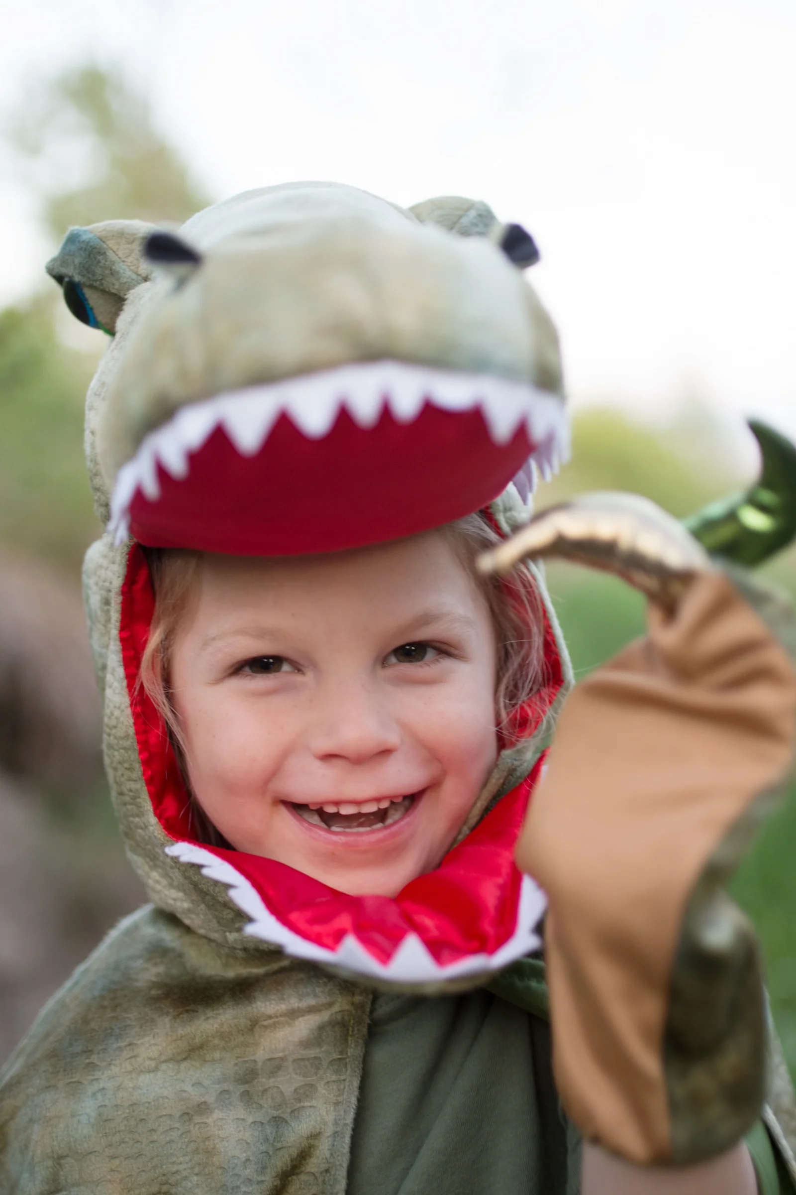 Grandasaurus T-Rex Cape with Claws - Image 4