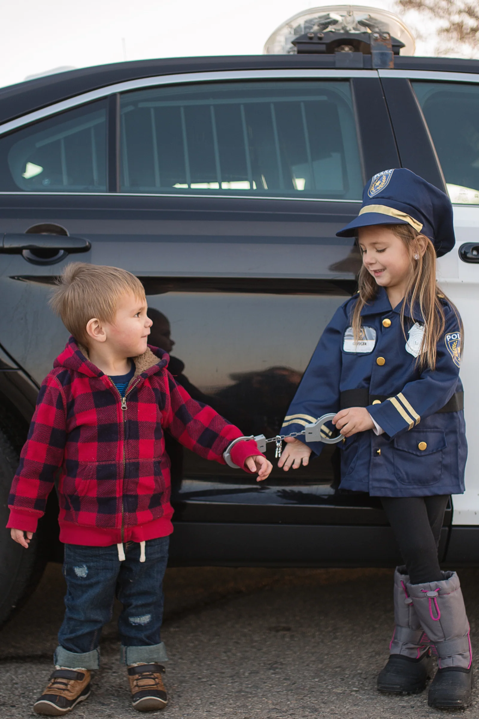 Police Officer with Accessories - Image 5